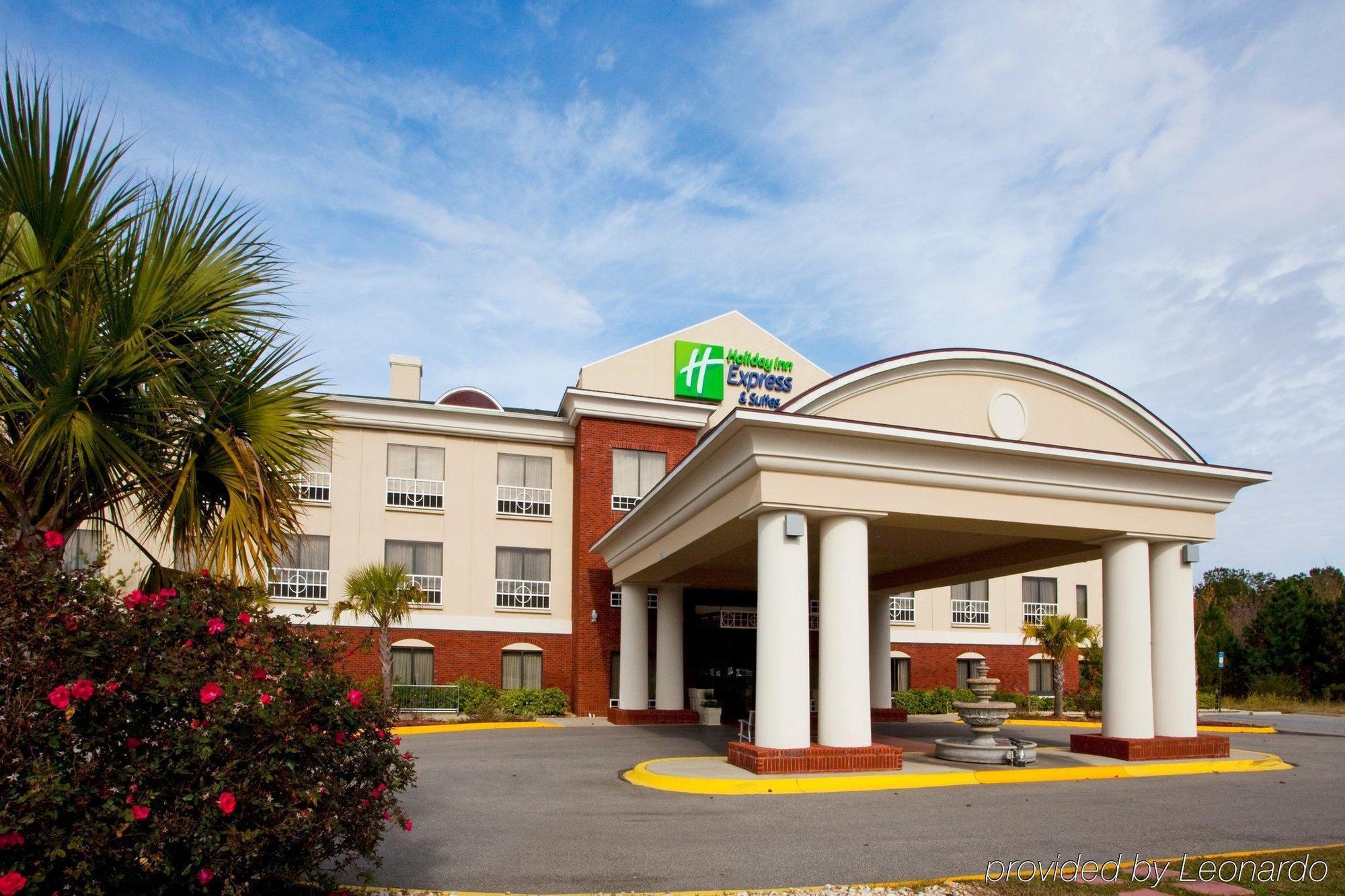 Holiday Inn Express & Suites Quincy I-10, An Ihg Hotel Exterior photo